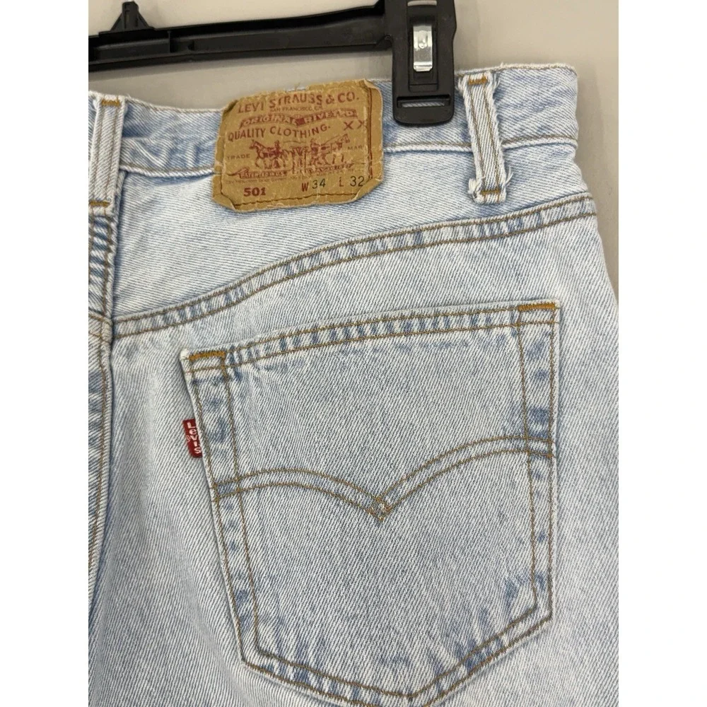 Vtg Levi's 501 Jeans Men's Fits 32x30.5 Light Wash Made In USA (tagged 34x32)